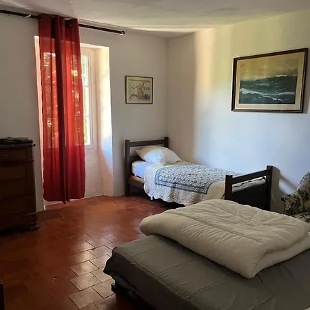 Relai De Randonnees Pedestres, Cevenoles, Bassin En Eau De Source, Randonnees D'anes Abreuvoir Et Enclos Monoblet