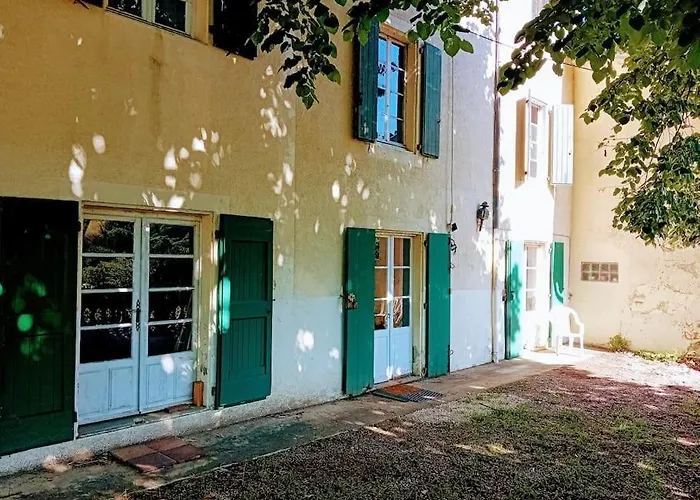 Relai De Randonnées Pédestres, Cévenoles, Bassin En Eau De Source, Randonnées D'ânes Abreuvoir Et Enclos * Monoblet