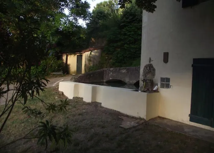 Relai De Randonnées Pédestres, Cévenoles, Bassin En Eau De Source, Randonnées D'ânes Abreuvoir Et Enclos Сasa de vacaciones