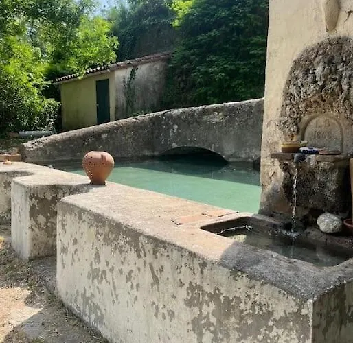 Relai De Randonnées Pédestres, Cévenoles, Bassin En Eau De Source, Randonnées D'ânes Abreuvoir Et Enclos * Monoblet