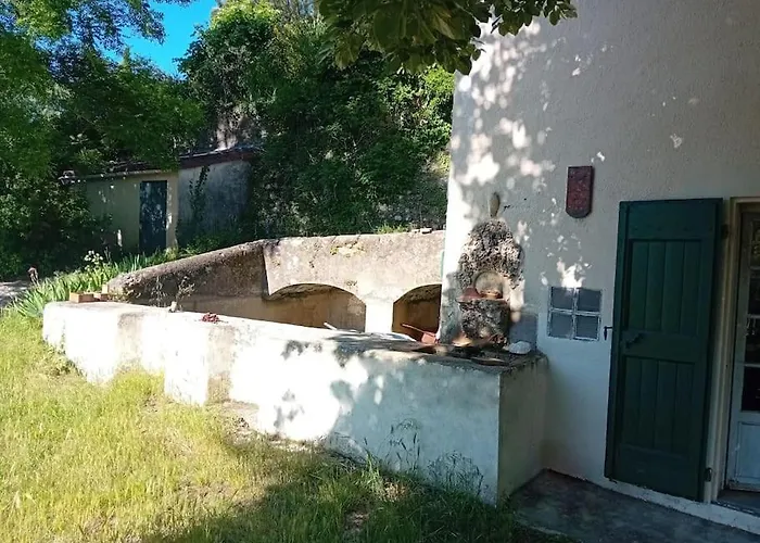 Relai De Randonnées Pédestres, Cévenoles, Bassin En Eau De Source, Randonnées D'ânes Abreuvoir Et Enclos *